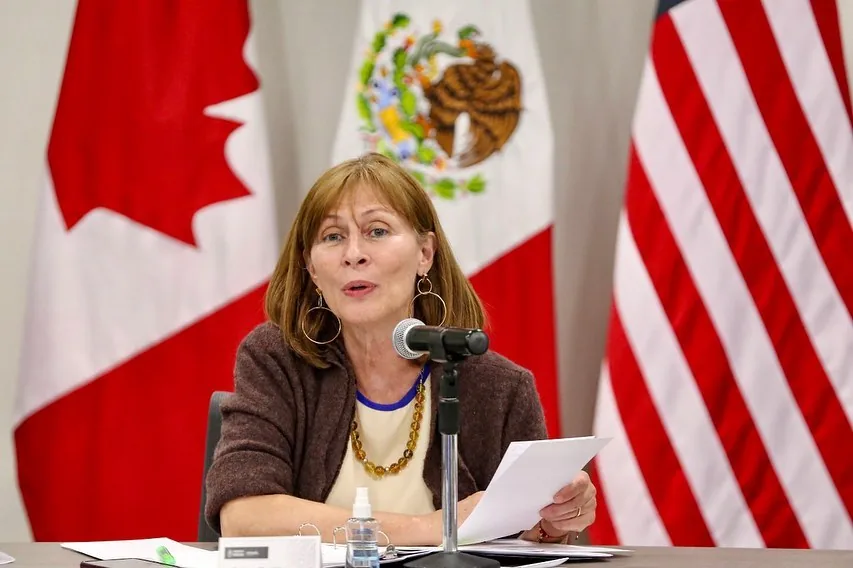 Tatiana Clouthier en mesa T-MEC con banderas de México, EUA y Canadá